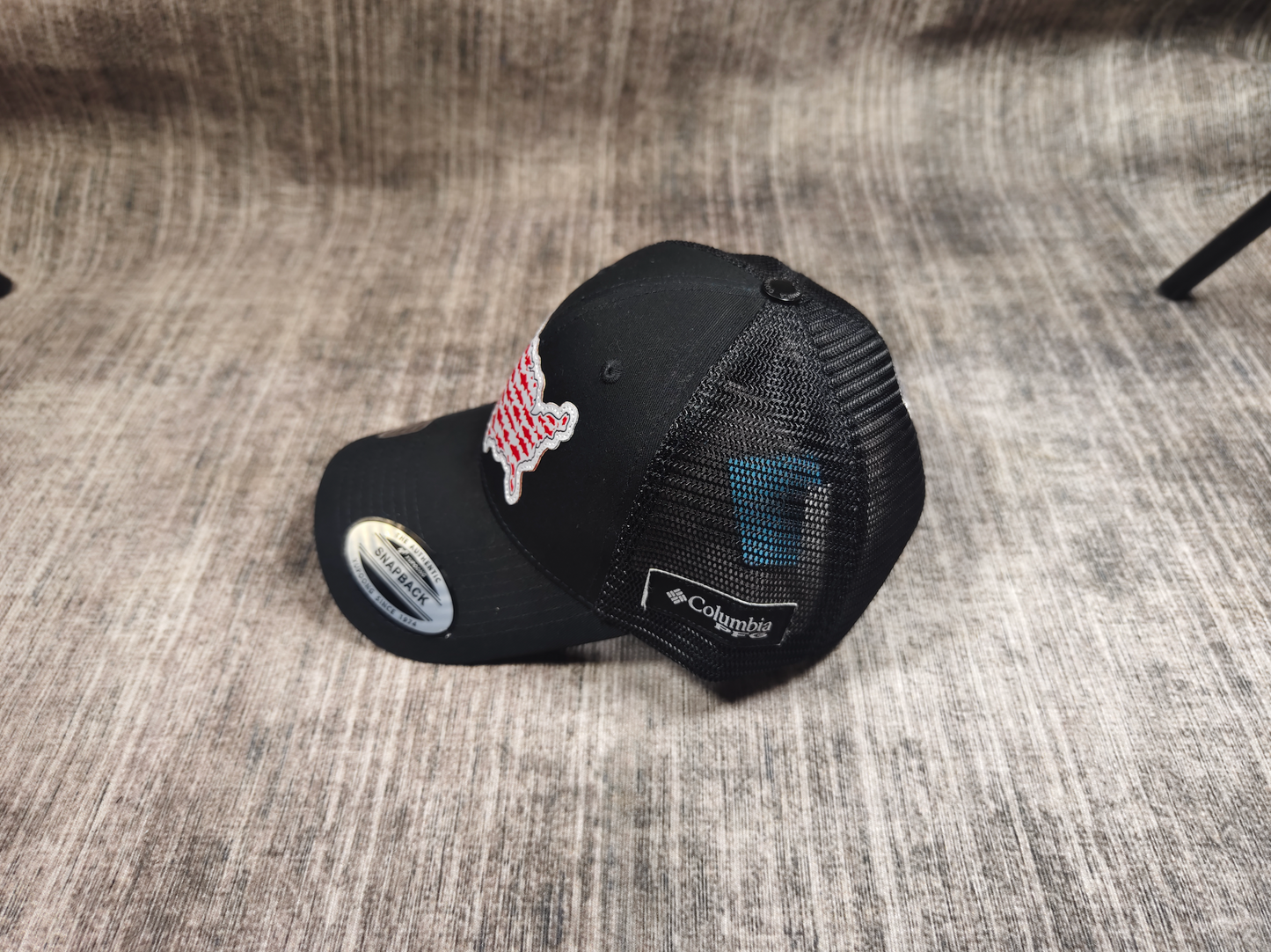 Woven label mesh cap