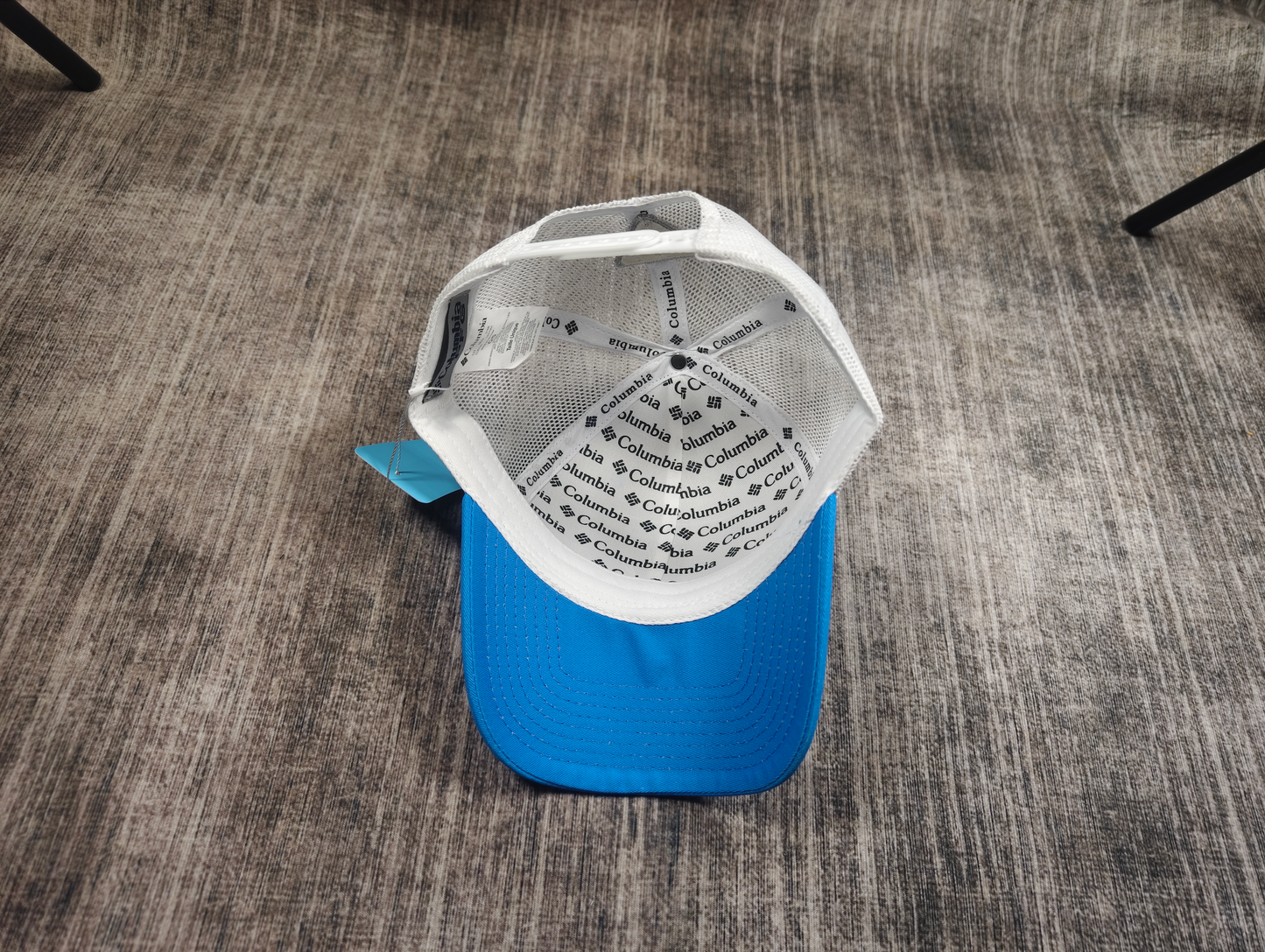 Woven label mesh cap