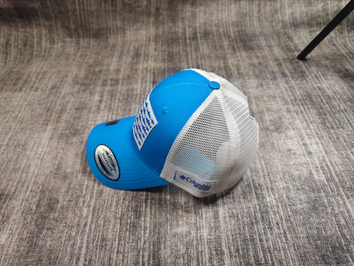 Woven label mesh cap