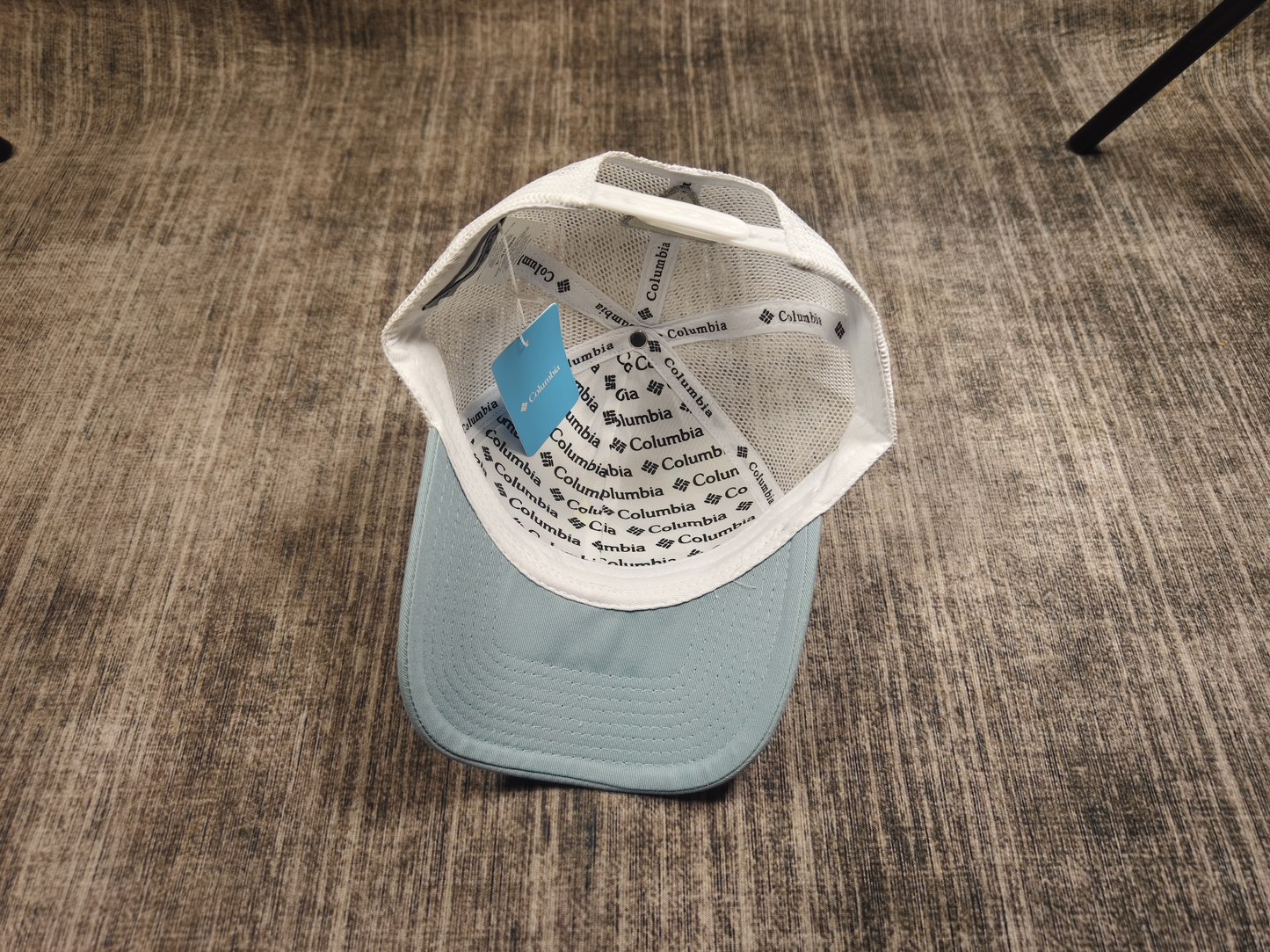 Woven label mesh cap