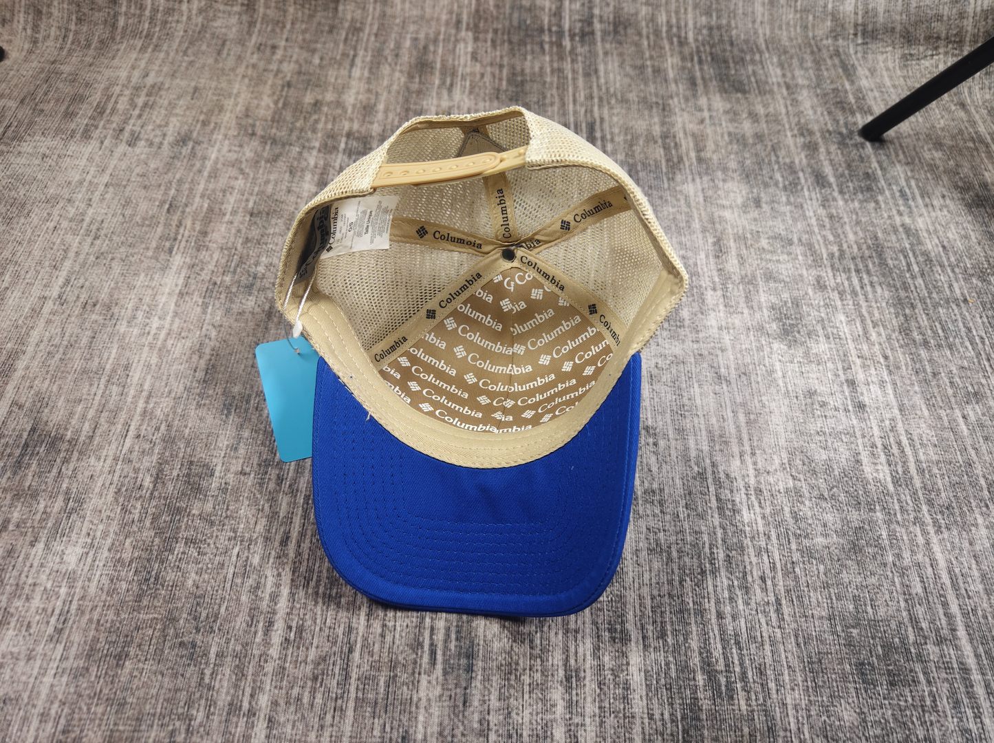 Woven label mesh cap