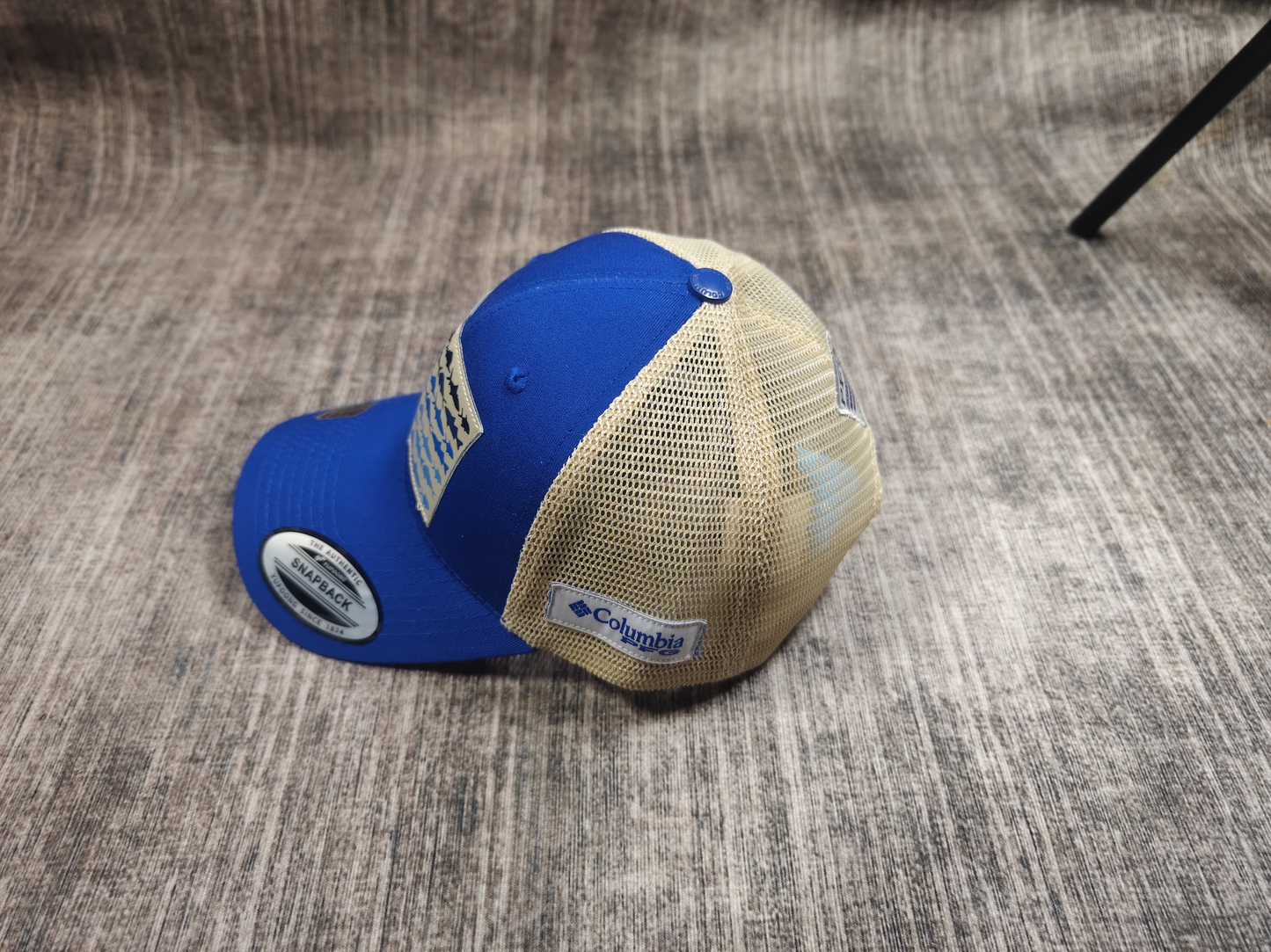 Woven label mesh cap